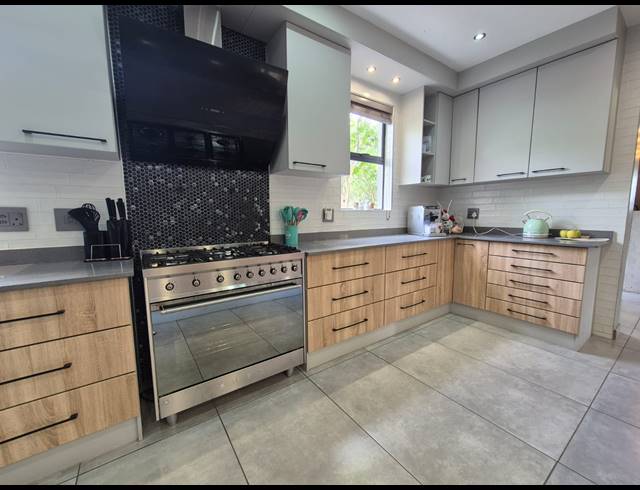 7 BEDROOM FREESTANDING FOR SALE IN WIGWAM